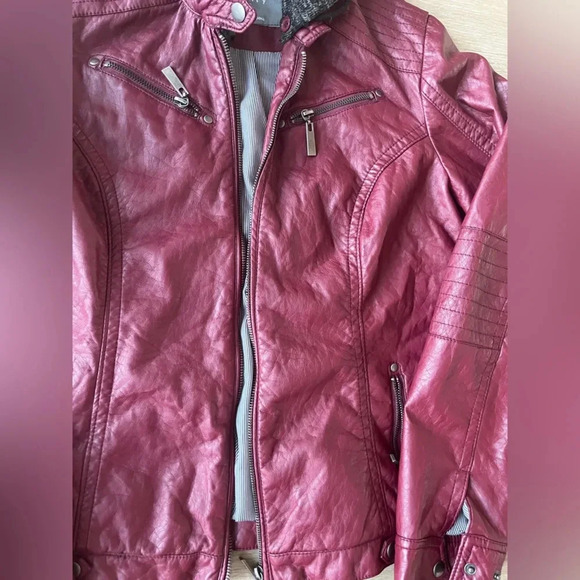 VANITY WOMEN'S RED FAUX LEATHER JACKET - Picture 2 of 9